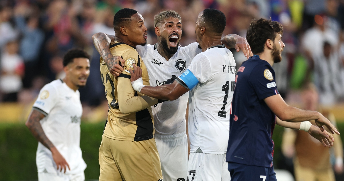 L'esultanza dei calciatori del Botafogo dopo il successo contro il PSG al Mondiale per Club